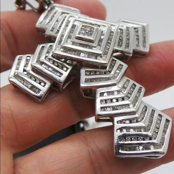 10K GOLD DIAMOND CLUSTER CROSS PENDANT necklace - Picture 10 of 11